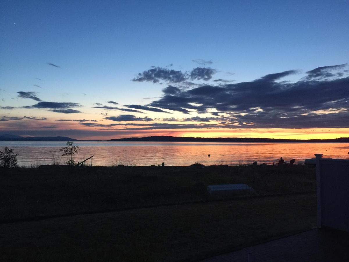 Maxwelton Beach Sunsets! Kayaks & Paddleboards! 1 Min Walk To The Water! Clinton Екстериор снимка